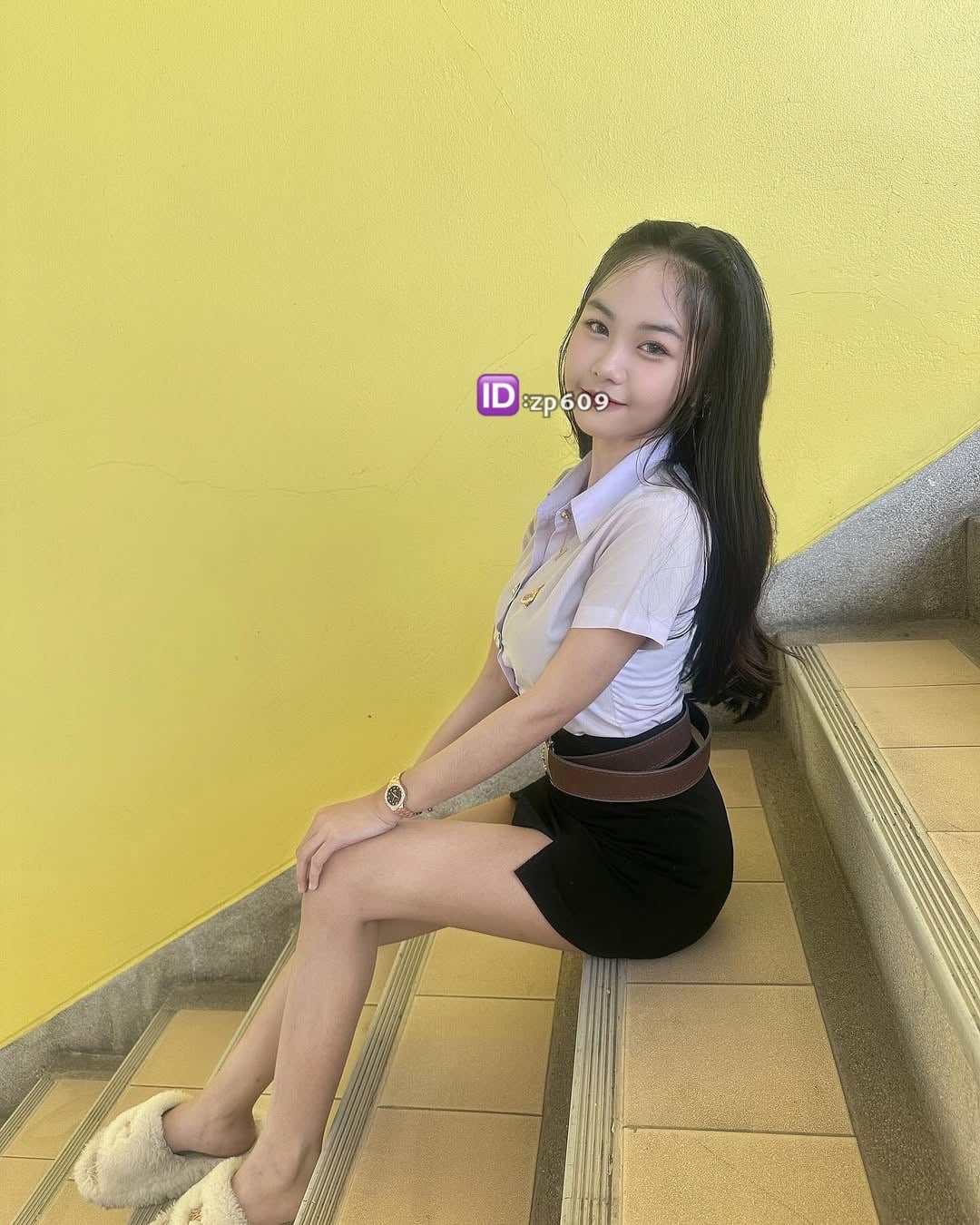 เด็กหญิงตัวเล็ก รับงานไซด์ไลน์ เด็กเอ็น พื้นหลังโปรไฟล์
