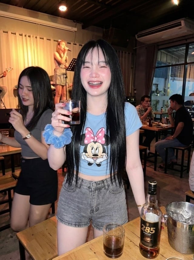 แพรฝ้าย รับงานไซด์ไลน์ เด็กเอ็น พื้นหลังโปรไฟล์