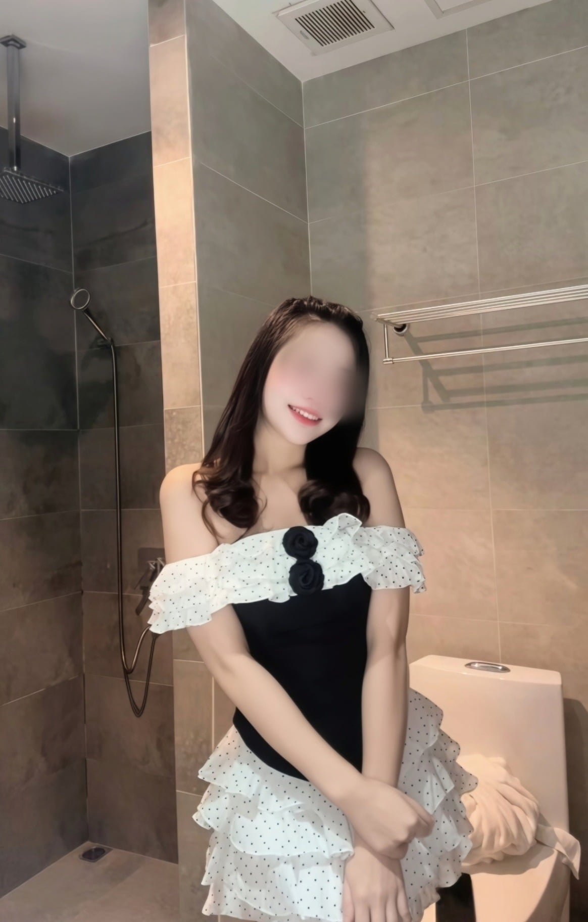 แองจี้ - บ้านขนมหวาน รับงานไซด์ไลน์ เด็กเอ็น พื้นหลังโปรไฟล์