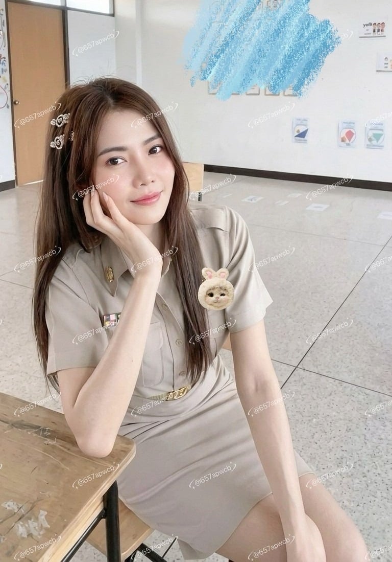 🍧น้อง ริสา🩷คุณครูสาวสวย..ลูกครึ่งสุดแซ่บ!🩷 รับงานไซด์ไลน์ เด็กเอ็น พื้นหลังโปรไฟล์